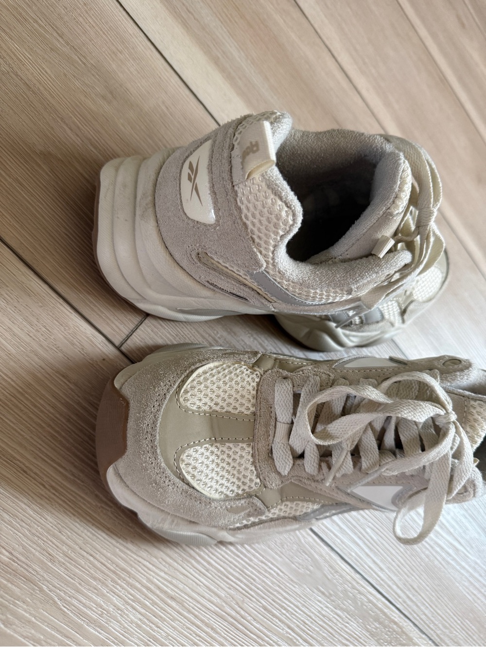 EUC Reebok Chunky Dad Sneakers Size 10 - Picture 3 of 6